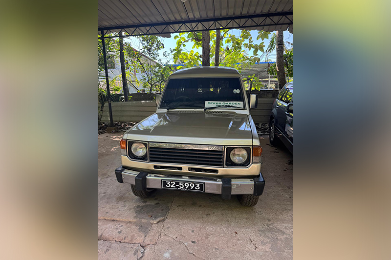 Mitsubishi Pajero Jeep